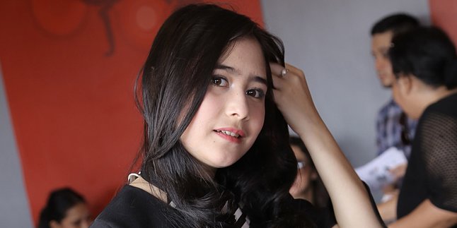 Posting Video Misterius, Prilly Sedang Siapkan Lagu Barunya?