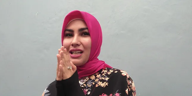 Postingan Tentang Niqab Tuai Pro Kontra, Kartika Putri Minta Maaf