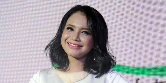 Potong Rambut Pendek, Rossa Diprotes Pacar