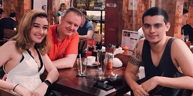 Potret Akrab Nigel Ryder Bersama Pasangan Kimberly dan Natasha