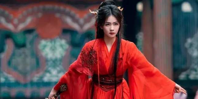 7 Potret Aktris China Saat Pakai Hanfu Merah, Ada Zhao Lusi Cantiknya Memukau