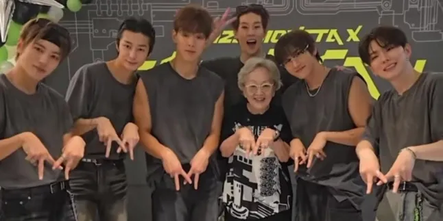 Senior Actress Kim Young OK Comes and Supports Monsta X to the Point of Tears While Watching the Concert