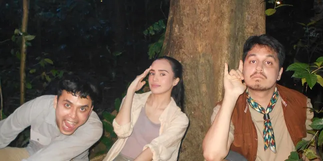 Potret Beby Tsabina - Kenny Austin Para Pemain Film SI PALING AKTOR di Balik Layar yang Kompak Potret Beby Tsabina - Kenny Austin Para Pemain Film SI PALING AKTOR di Balik Layar yang Kompak