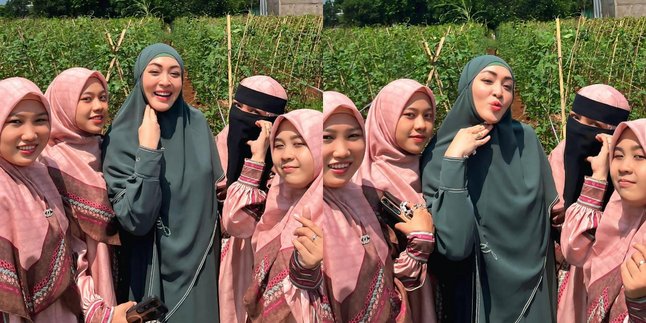 5 Beautiful Photos of Angelina Sondakh Wearing Gamis and Syar'i Hijab, Becoming More Consistent with Covered Clothing