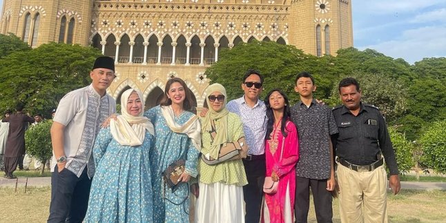 Portrait of Dewi Perssik Celebrating Eid with her Lover in Pakistan, Having a New Family