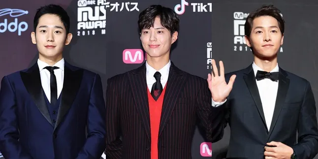 Potret Ganteng 3 MC 'MAMA 2018', Jung Hae In, Park Bo Gum dan Song Joong Ki Potret Ganteng 3 MC 'MAMA 2018', Jung Hae In, Park Bo Gum dan Song Joong Ki