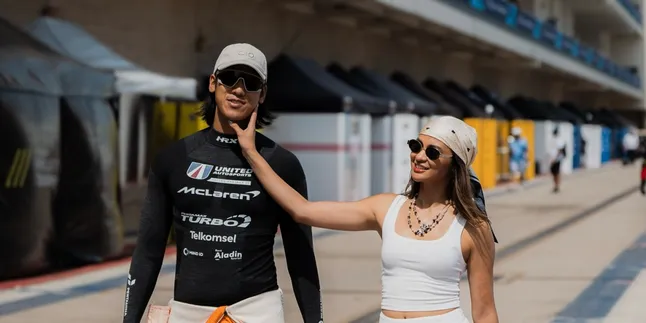 Portrait of Hana Malasan Accompanying Sean Gelael Racing in America, Becoming the Main Motivation