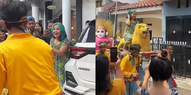 Potret Idgitaf Dapat Suprise, Masih Pakai Daster Diarak Keliling Komplek - Sebut Ulang Tahun Tergong Potret Idgitaf Dapat Suprise, Masih Pakai Daster Diarak Keliling Komplek - Sebut Ulang Tahun Tergong