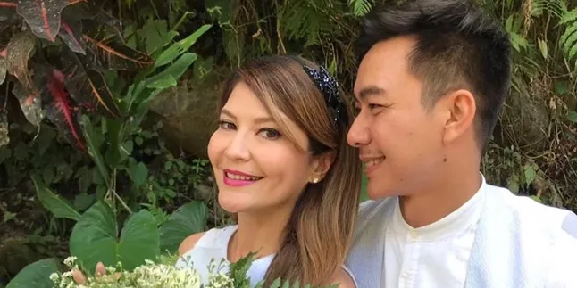 Potret Kebersamaan Tamara Bleszynski dengan Seorang Pria, Dikabarkan Pacaran? Potret Kebersamaan Tamara Bleszynski dengan Seorang Pria, Dikabarkan Pacaran?