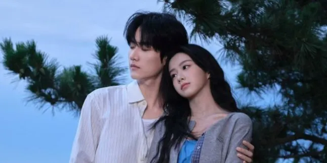 Portrait of Zhao Keyi and Bao Shang En's Closeness, the New Couple in the Chinese Drama NEVER ENDING SUMMER