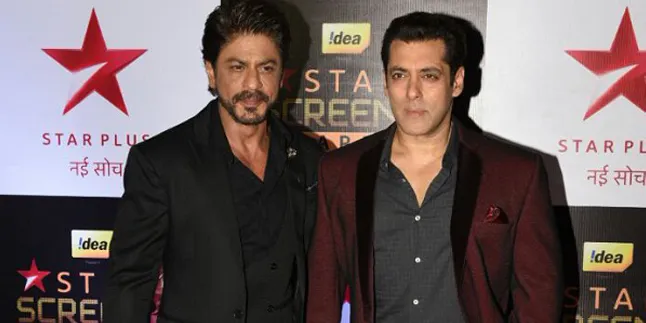 Potret Kompak SRK dan Salman di Belakang Panggung, Bukan Rekayasa Potret Kompak SRK dan Salman di Belakang Panggung, Bukan Rekayasa