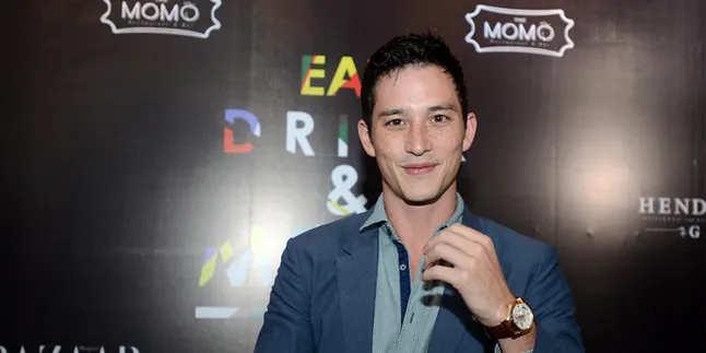 Potret Mike Lewis Ketika Berusia 14 Tahun, Ganteng Maksimal! Potret Mike Lewis Ketika Berusia 14 Tahun, Ganteng Maksimal!