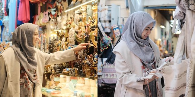 Portrait of Oki Setiana Dewi Enjoying Shopping at Khan El Khalili Market