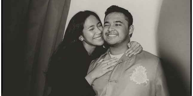 Portrait of 'Penjaga Hati' Singer Nadhif Basalamah and His Girlfriend, Proposal Moment in Japan Becomes Spotlight