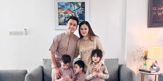 Portrait of Eza Gionino and Meiza Aulia's Modern and Very Comfortable Home