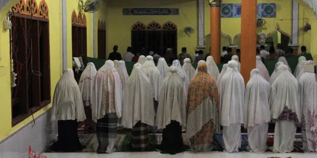 Potret Salat Taraweh Terlama di Indonesia, Durasinya 8 Jam!