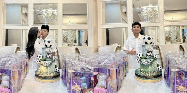 Portrait of Fathan Putra Bebizie's 12th Birthday, Sharing Gifts with School Friends