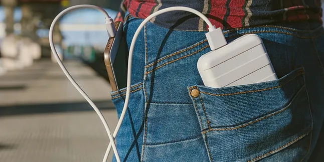 Powerbank vs Mengisi Daya di Mobil, Mana yang Lebih Baik untuk Baterai HP? Powerbank vs Mengisi Daya di Mobil, Mana yang Lebih Baik untuk Baterai HP?