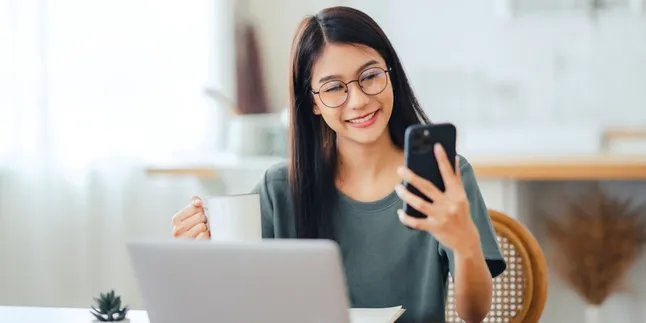 Praktis! Usai Lihat Video Review Produk, Kini Pengguna Bisa Langsung Checkout di Keranjang Orange Shopee Video