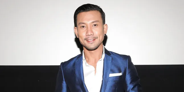 Prewedding, Denny Sumargo Pamer Cincin Yang Diberikan ke Dita Soedarjo