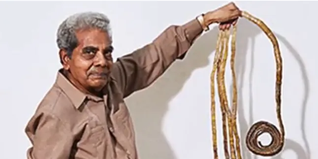 Pria Dengan Rekor Kuku Terpanjang di Dunia Ini Memotong Bagian Penting Dalam Hidupnya