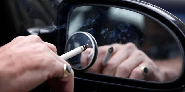 Pria Ini Alami Sakit Mata Serius Setelah Terkena Abu Rokok Dari Pengendara Motor