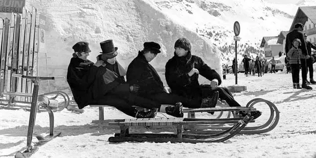 Pria Ini Dipenjara Setelah Membajak CD The Beatles