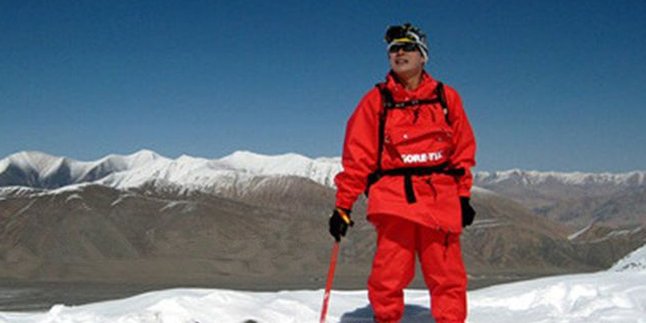 Pria Ini Taklukan Gunung Everest Setelah Kedua Kakinya Diamputasi 40 Tahun Lalu