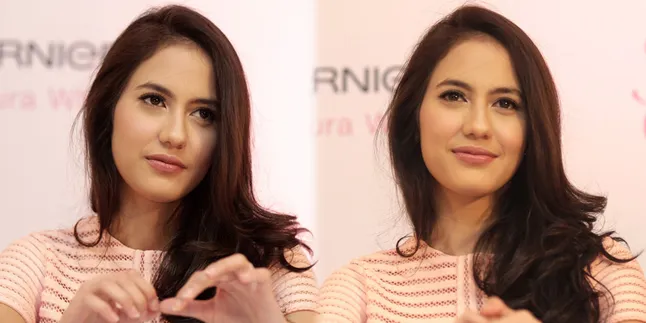 Pria Manis & Romantis Ini Selalu Ada Ketika Pevita Pearce Sedih
