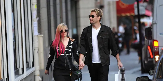 Pria-Pria di Kehidupan Avril Lavigne Hingga Nikahi Chad Kroeger! Pria-Pria di Kehidupan Avril Lavigne Hingga Nikahi Chad Kroeger!