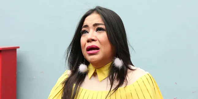 Prihatin Dengan Kondisi Ibunda Yang Tengah Sakit, Annisa Bahar Menangis Sedih