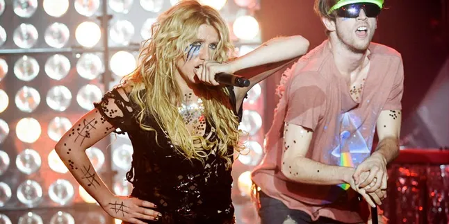 Prihatin Insiden Connecticut, Kesha Rela 'Die Young' Tak Diputar