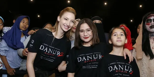 Prilly Latuconsina Bahagia Banget Melihat Antuasias Penonton 'DANUR 2: MADDAH' Prilly Latuconsina Bahagia Banget Melihat Antuasias Penonton 'DANUR 2: MADDAH'