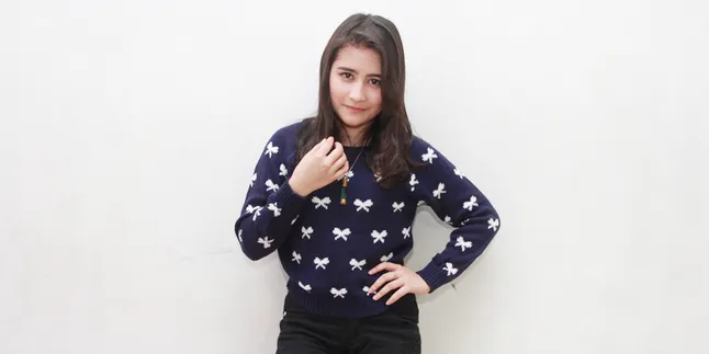 Prilly Latuconsina Lagi Bete Tapi Tetep Cantik