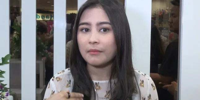 Prilly Latuconsina Peluk Mesra 'Teman' Barunya, Jangan Cemburu! Prilly Latuconsina Peluk Mesra 'Teman' Barunya, Jangan Cemburu!