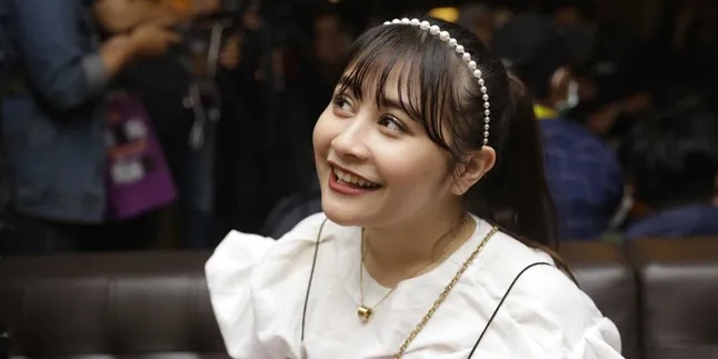Prilly Latuconsina Putus dengan Maxime Bouttier, Bantah Karena Ada Orang Ketiga