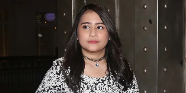 Prilly Latuconsina Tampil Dewasa Dengan Make Up Ini, Cocok?
