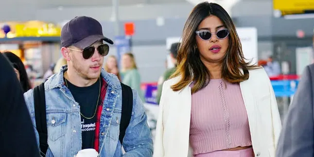 Priyanka Chopra & Nick Jonas Tertangkap Dinner Romantis di Mumbai