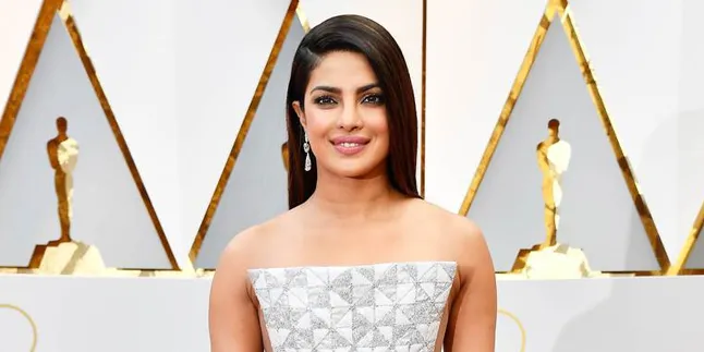 Priyanka Chopra Dinobatkan Jadi Wanita Tercantik No 2 di Dunia Priyanka Chopra Dinobatkan Jadi Wanita Tercantik No 2 di Dunia