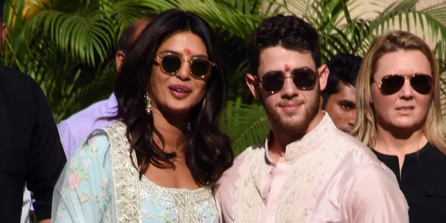 Priyanka Chopra Rayakan Karwa Chauth Perdana, Nick Jonas Pakai Busana India