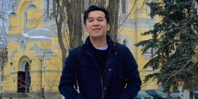 Produser Girry Pratama Rayakan Tahun Baru 2022 di Spanyol Bersama Wanita Ini, Calon Istri?
