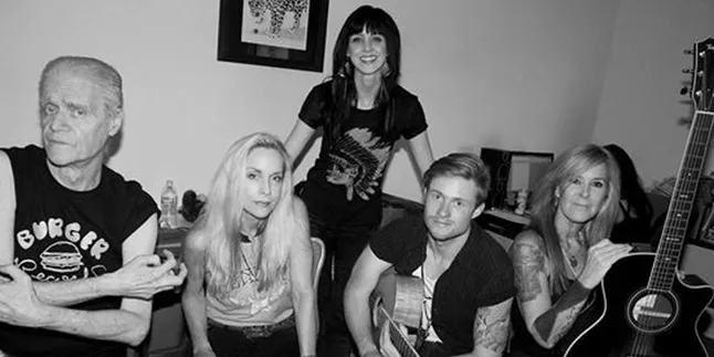 Produser The Runaways Meninggal Dunia