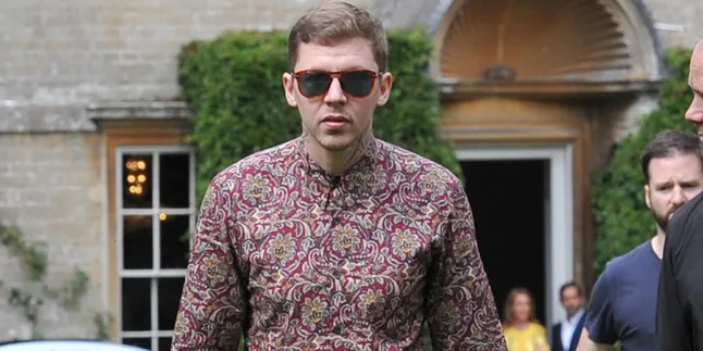 Professor Green Tampar Penonton di Durham University Gig