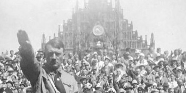 Profile, Religion, and Photos of Adolf Hitler, a German Dictator Who Wanted to Be an Artist Since Childhood