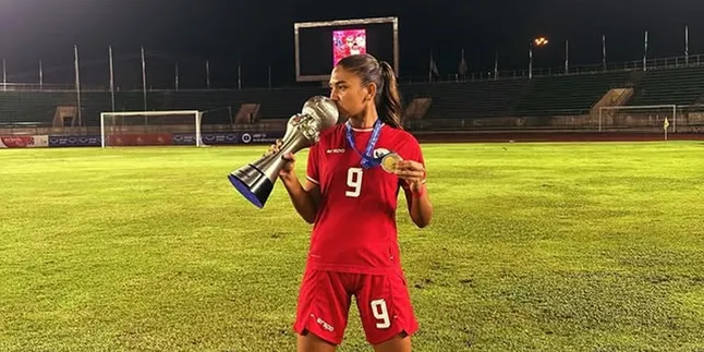 Profile of Claudia Scheunemann, 16-Year-Old Girl from Indonesia Signed by FC Utrecht in the Dutch League 1
