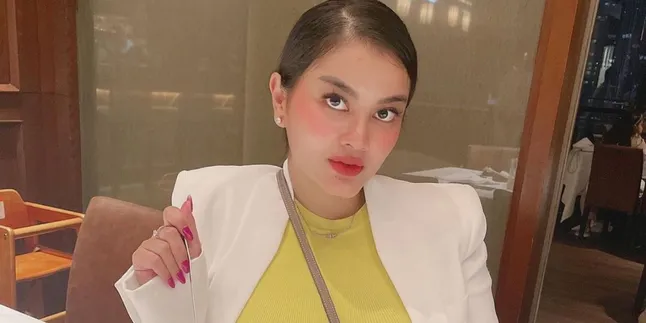 Profil dan Fakta Gita Youbi, Penyanyi Dangdut dan DJ yang Kerap Tampil Seksi Profil dan Fakta Gita Youbi, Penyanyi Dangdut dan DJ yang Kerap Tampil Seksi
