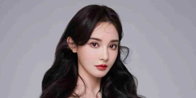 Profile of Peng Xiao Ran, the Beautiful Actress Who Started Her Career as a Presenter on iQiyi