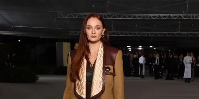 Profil Sophie Turner, Pemeran Lara Croft Terbaru di Serial TOMB RAIDER Profil Sophie Turner, Pemeran Lara Croft Terbaru di Serial TOMB RAIDER