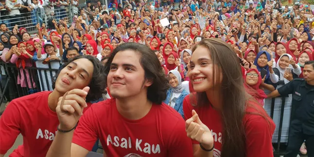 Promo Film di Karawang, Pemain 'ASAL KAU BAHAGIA' Disambut Histeris Fans