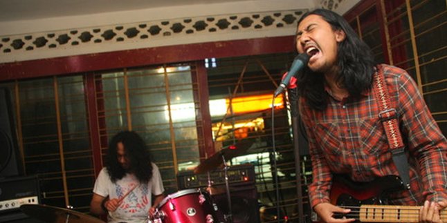 Pronks, Trio Rock N Roll Asal Malang Rilis Video Klip Penuh Aksi